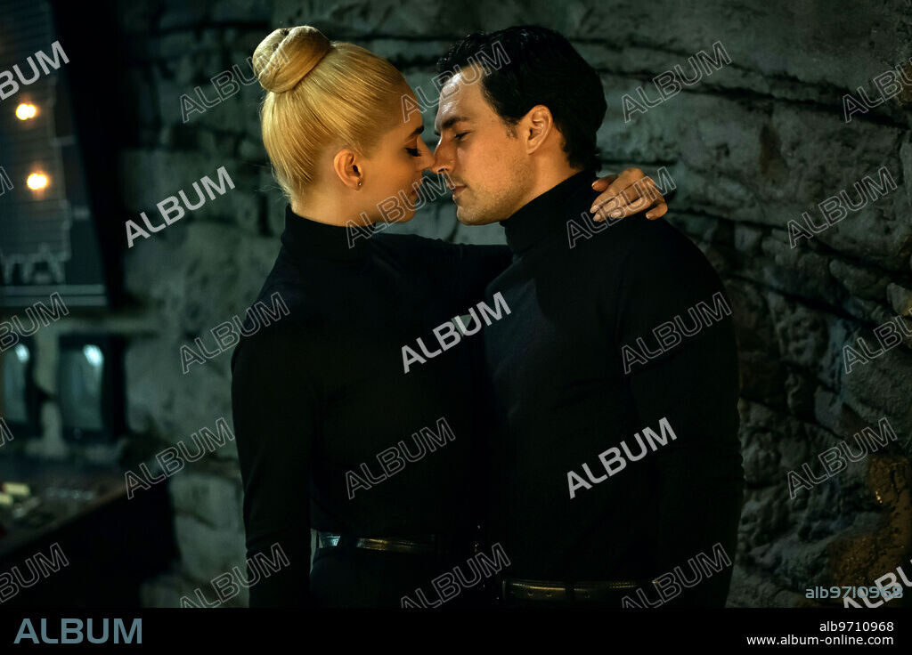 GIACOMO GIANNIOTTI and MIRIAM LEONE in DIABOLIK: GINKO ATTACKS, 2022 (DIABOLIK-GINKO ALL'ATTACOO!), directed by ANTONIO MANETTI and MARCO MANETTI. Copyright Mompracem srl.