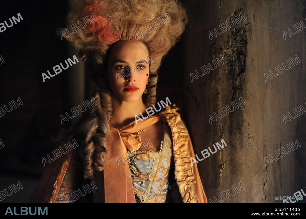 JESSICA BROWN FINDLAY en HARLOTS: CORTESANAS, 2017 (HARLOTS). Copyright Monumental Pictures/ITV - Independent Television. Temporada 1 Episodio 1.