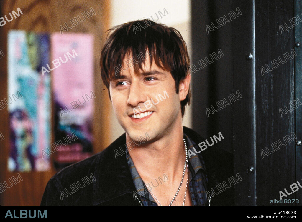 DAVID ARQUETTE en NUNCA ME HAN BESADO, 1999 (NEVER BEEN KISSED), dirigida por RAJA GOSNELL. Copyright 20TH CENTURY FOX / HANOVER, SUZANNE.