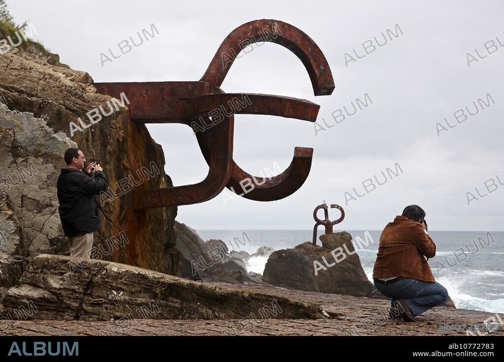 Peine del Viento (´Comb of the Wind´) sculpture by Eduardo Chillida, San Sebastian, Guipuzcoa, Basque Country, Spain.