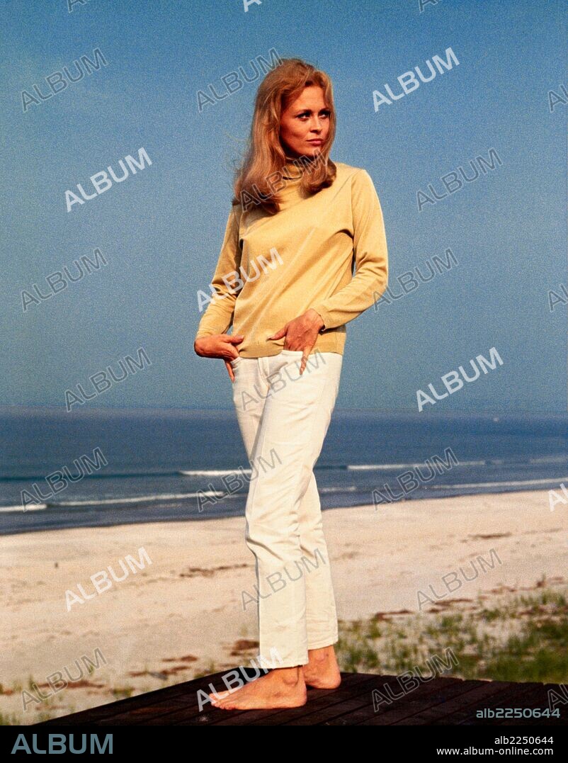 FAYE DUNAWAY in THE THOMAS CROWN AFFAIR, 1968, directed by NORMAN JEWISON. Copyright UNITED ARTISTS.