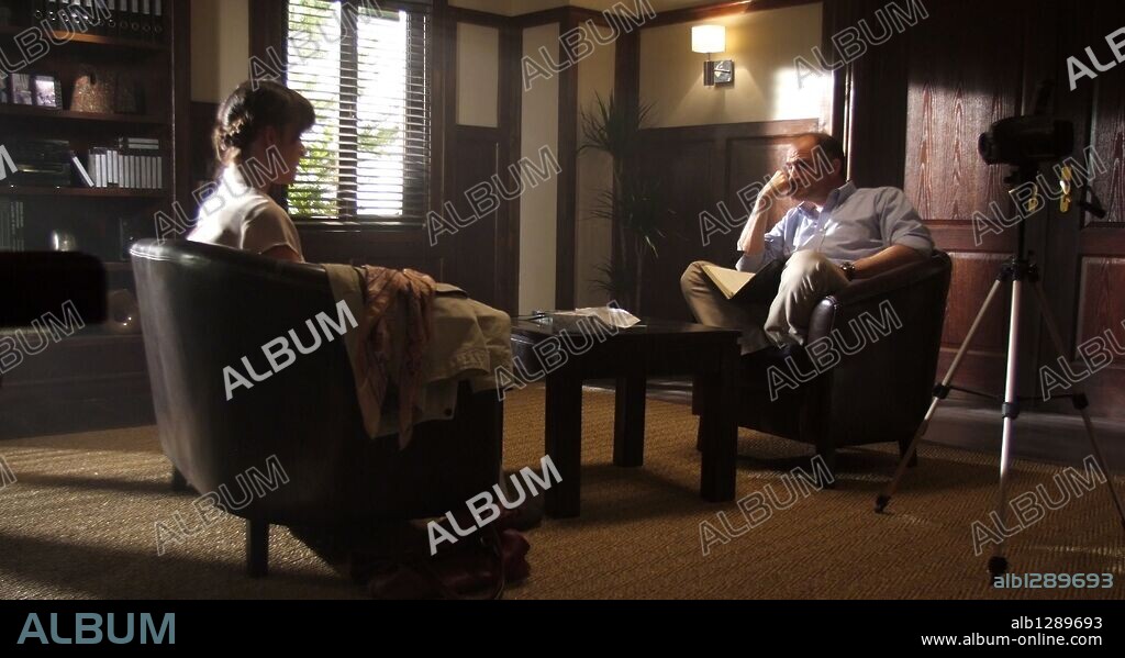 ELIAS KOTEAS y MILLA JOVOVICH en LA CUARTA FASE, 2009 (THE FOURTH KIND). Copyright GOLD CIRCLE FILMS.