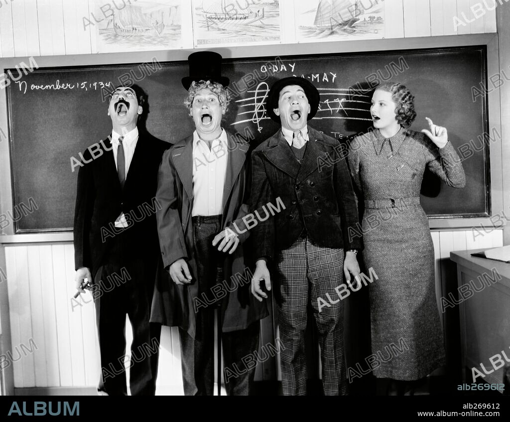 CHICO MARX, GROUCHO MARX, HARPO MARX et THE MARX BROTHERS.