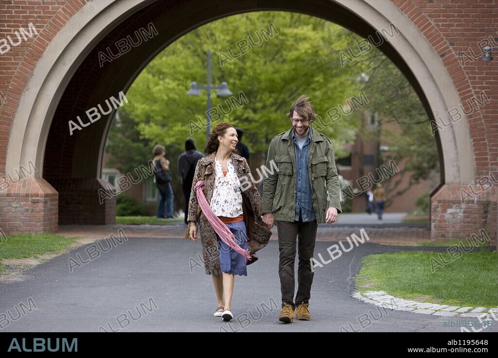 JOHN KRASINSKI y MAYA RUDOLPH en UN LUGAR DONDE QUEDARSE, 2009 (AWAY WE GO), dirigida por SAM MENDES. Copyright BIG BEACH FILMS/EDWARD SAXON PRODUCTIONS/NEAL STREET PROD.