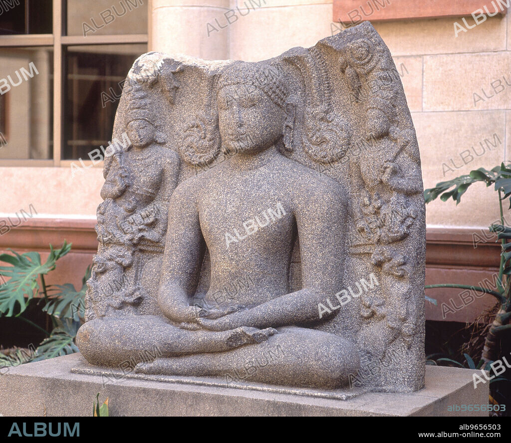 BUDA EN PIEDRA EN POSTURA SEDENTE-S V-ESTILO GUPTA(SUR INDIA.