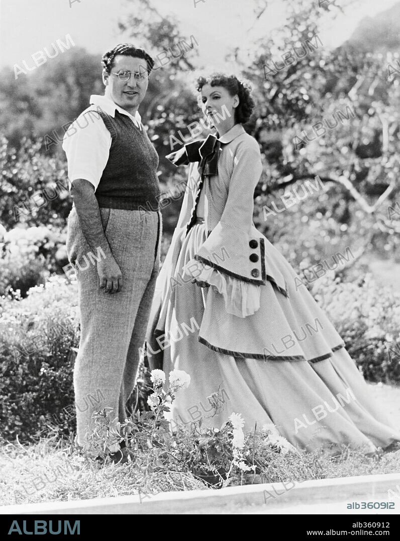 GEORGE CUKOR y GRETA GARBO en MARGARITA GAUTIER, 1936 (CAMILLE), dirigida por GEORGE CUKOR. Copyright M.G.M.