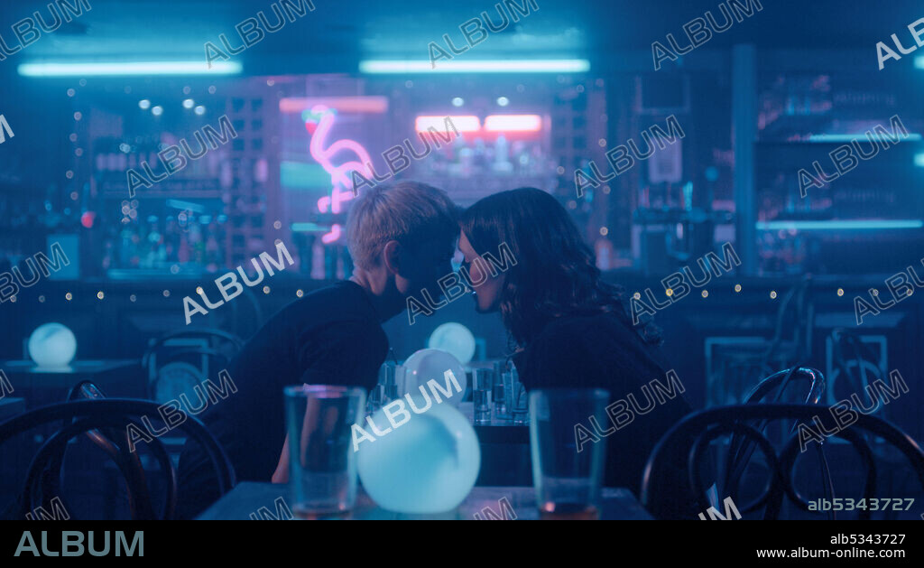 CHARLOTTE RITCHIE y MAE MARTIN en FEEL GOOD, 2020, dirigida por ALLY PANKIW. Copyright NETFLIX.