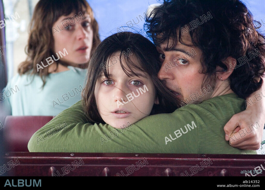 JAVIER PEREIRA y RUTH DIAZ en APARECIDOS, 2007, dirigida por PACO CABEZAS. Copyright MORENA FILMS.