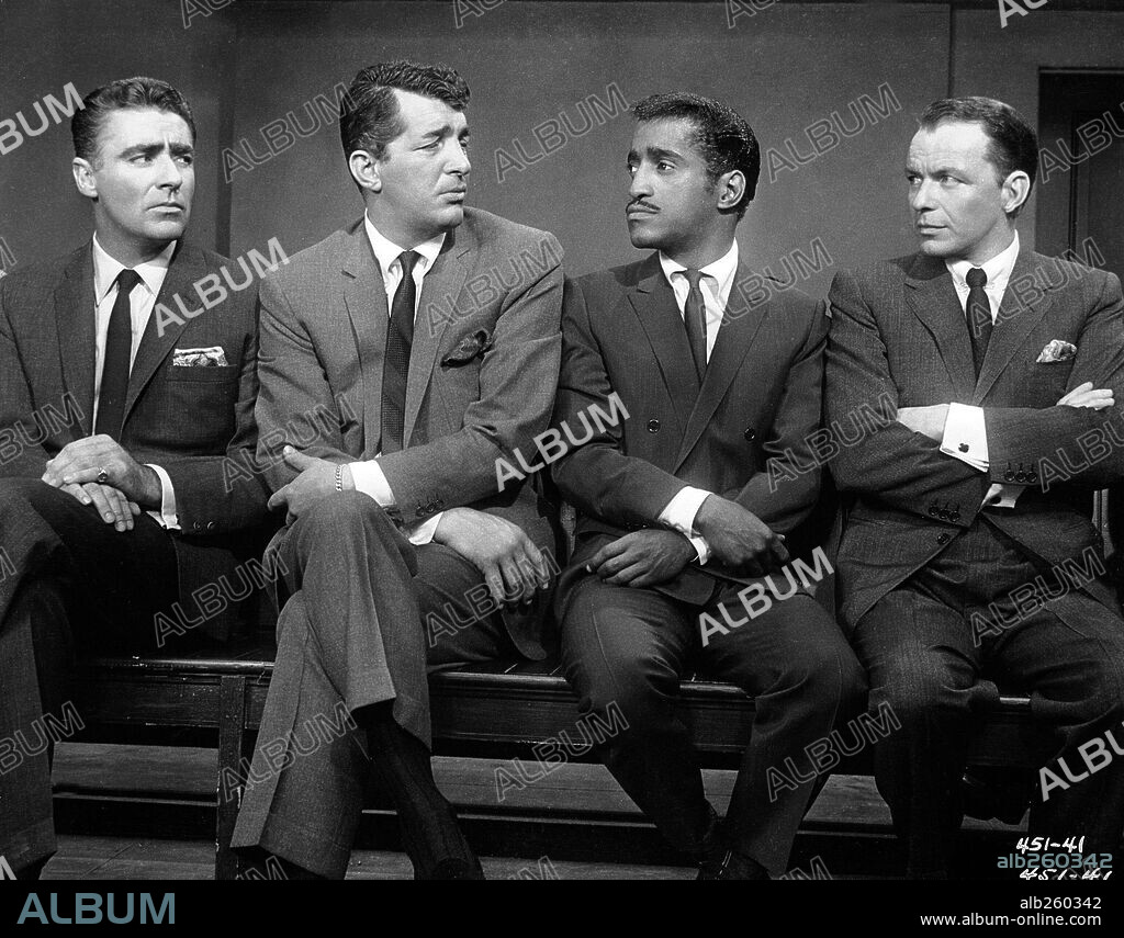 DEAN MARTIN, FRANK SINATRA, PETER LAWFORD und SAMMY DAVIS JR in OCEAN'S ELEVEN, 1960, unter der Regie von LEWIS MILESTONE. Copyright WARNER BROTHERS.