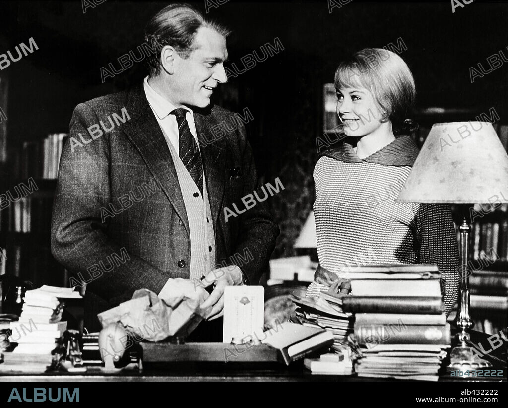 LAURENCE OLIVIER and SARAH MILES in TERM OF TRIAL, 1962, directed by PETER GLENVILLE. Copyright ROMULUS/WARNER BROS.