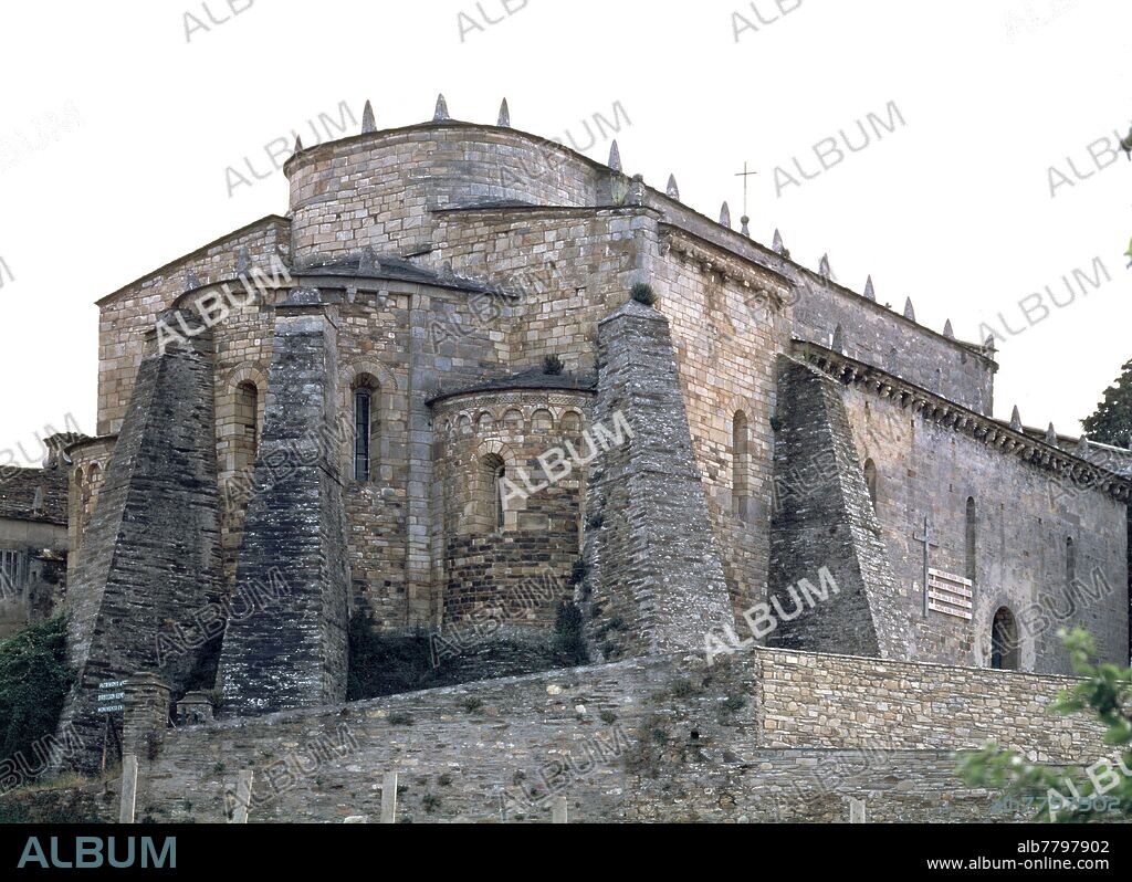 CONTRAFUERTES DE LA CATEDRAL DE SAN MARTIÑO DE MONDOÑEDO - ORIGINARIA DEL S. VI  Y REEDIFICADA ENTRE LOS S. IX Y XII.