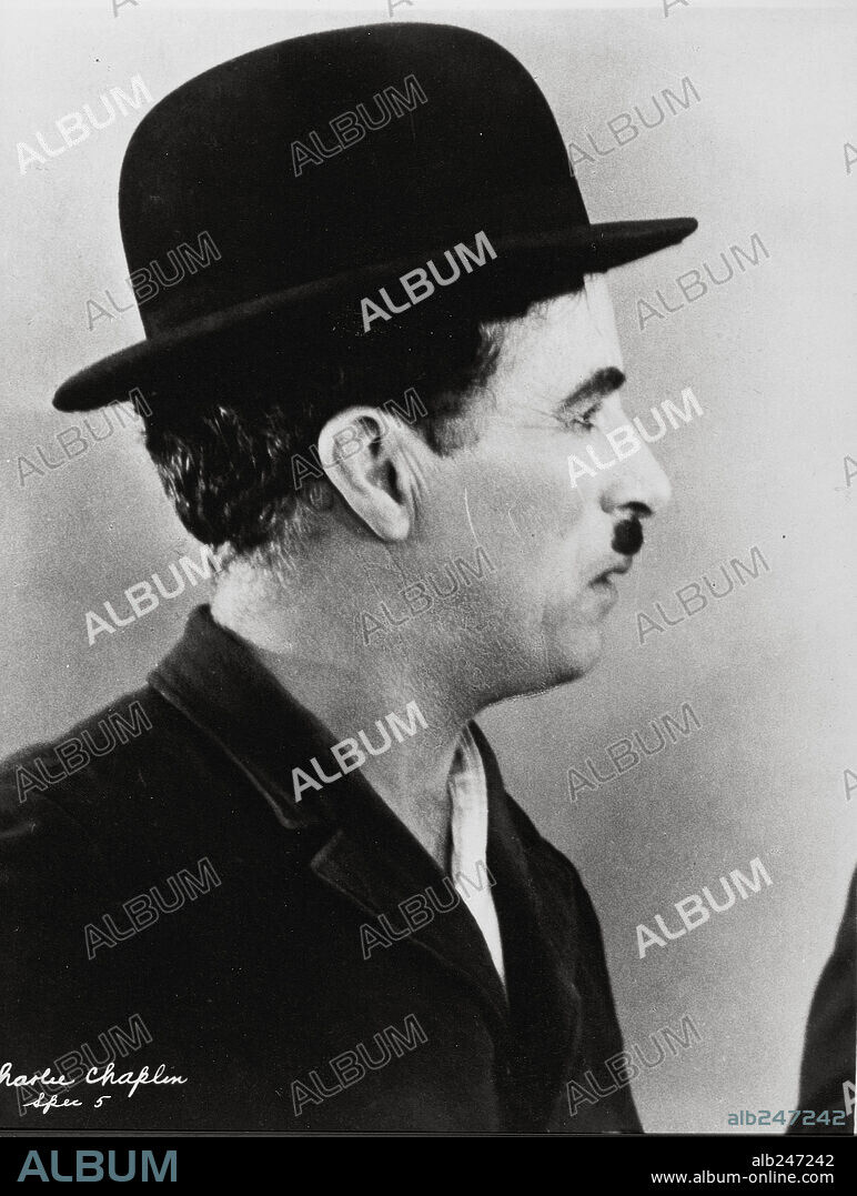CHARLIE CHAPLIN en LUCES DE LA CIUDAD, 1931 (CITY LIGHTS), dirigida por CHARLES CHAPLIN. Copyright UNITED ARTISTS.