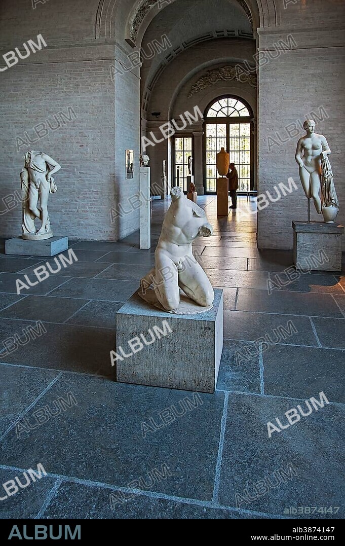 Statue, Ilioneus, Glyptothek, Munich, Bavaria, Germany