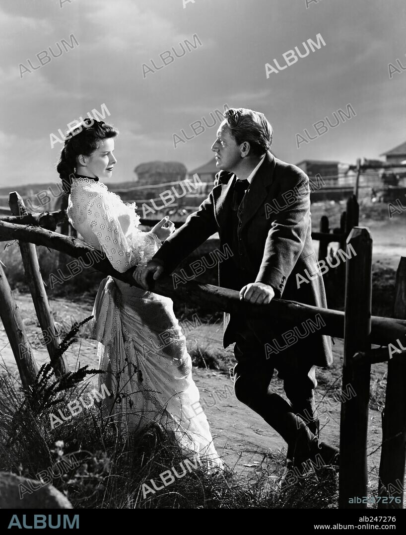 KATHARINE HEPBURN and TRACY SPENCER. KATHARINE HEPBURN and SPENCER TRACY in THE SEA OF GRASS, 1947, directed by ELIA KAZAN. Copyright M.G.M.