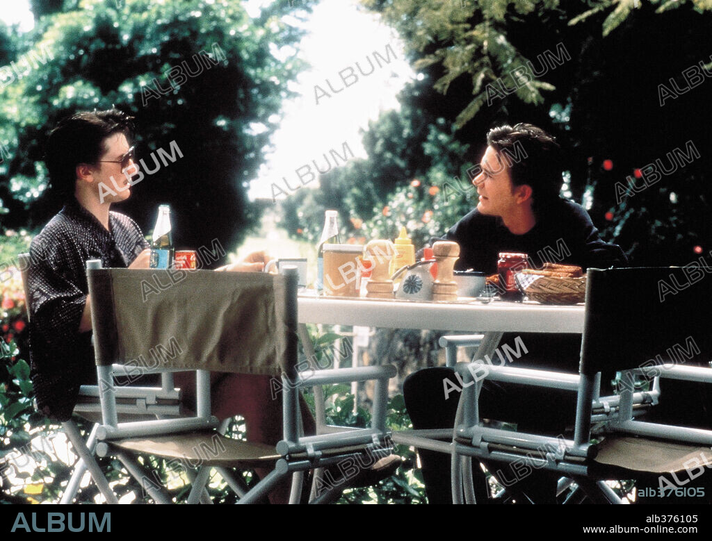 SEAN PENN and TIMOTHY HUTTON in THE FALCON AND THE SNOWMAN, 1985, directed by JOHN SCHLESINGER. Copyright ORION PICTURES.
