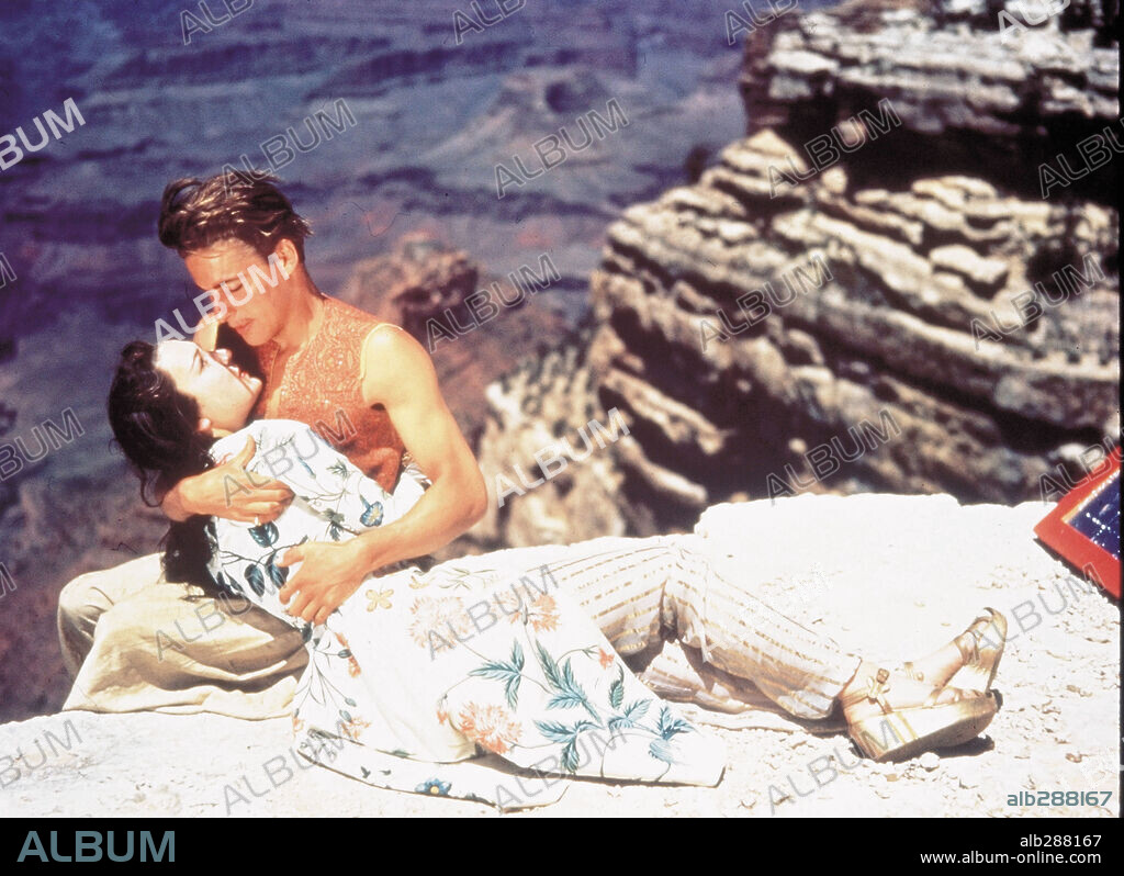 JOHN JUSTIN und JUNE DUPREZ in THE THIEF OF BAGDAD, 1940, unter der Regie von ALEXANDER KORDA, LUDWIG BERGER, MICHAEL POWELL, TIM WHELAN, WILLIAM CAMERON MENZIES und ZOLTAN KORDA. Copyright KORDA.