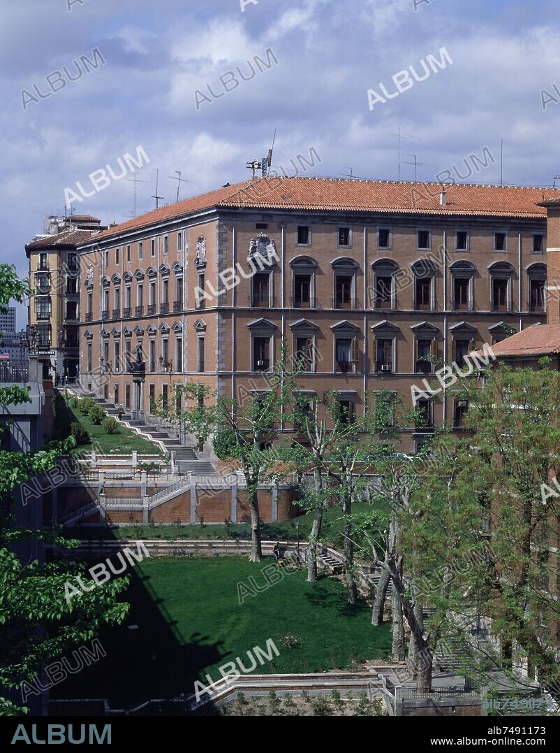 JUAN GOMEZ DE MORA (1586-1646). PALACIO UCEDA O DE LOS CONSEJOS - HOY CONSEJO DE ESTADO Y CAPITANIA  VISTA DESDE EL VIADUCTO SOBRE LA CALLE SEGOVIA - FOTO AÑOS 80.