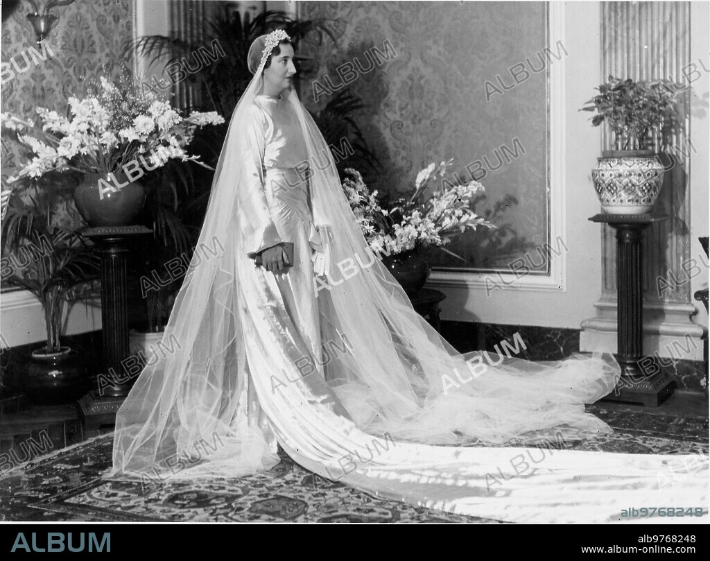11 octubre 1935. María de las Mercedes el dia de su boda con Juan de Borbón.