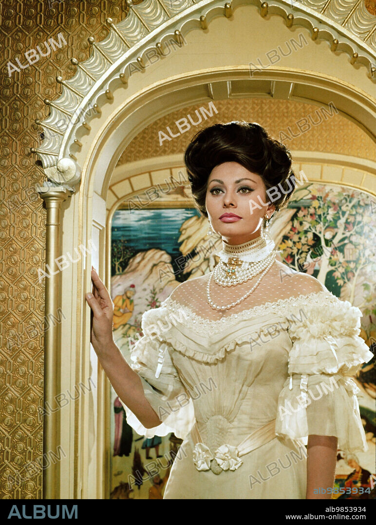 LOREN SOPHIA / LOREN SOFIA 1934/. SOPHIA LOREN in LADY L, 1965, directed by PETER USTINOV. Copyright M.G.M.