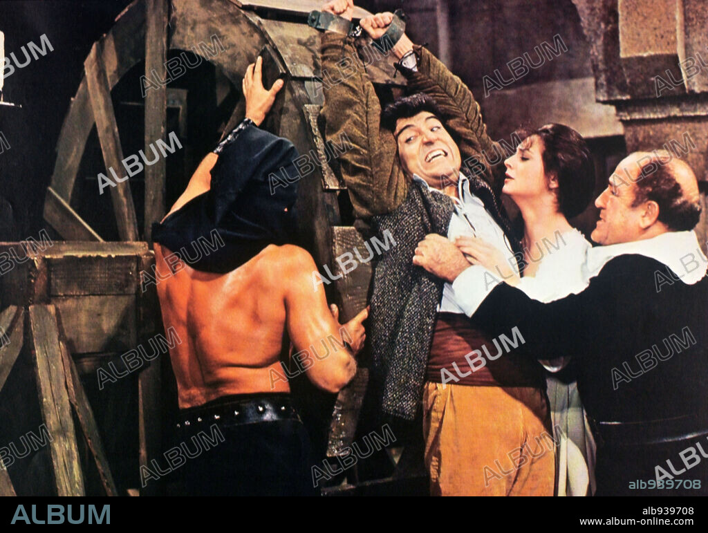 ANDRES PAJARES en BRUJAS MAGICAS, 1981, dirigida por MARIANO OZORES. Copyright JOSE FRADE PRODUCCIONES CINEMATOGRAFICAS.