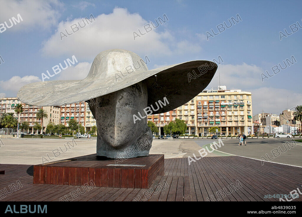 València, Comunidad Valenciana, Spain. "La Pamela" (2015), work of the sculptor Manolo Valdés (donated by the Hortensia Herrero Foundation to the city of Valencia) is installed at the Marina of the Port of Valencia.