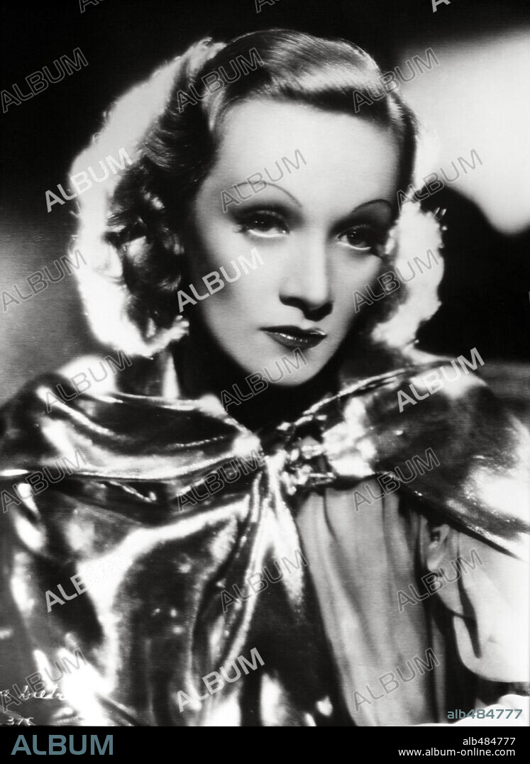 MARLENE DIETRICH en EL JARDÍN DE ALÁ, 1936 (THE GARDEN OF ALLAH), dirigida por RICHARD BOLESLAWSKI. Copyright UNITED ARTISTS.