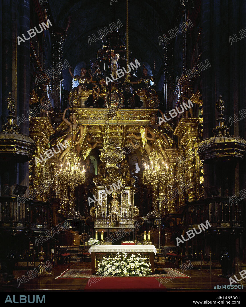 DOMINGO DE ANDRADE (1639-1712). SPANISH ARCHITECT.. Spain. Cathedral of Santiago. Main Chapel. Altar with the image of the Apostle St. James (12th century), sculpted in stone. The baldachin that covers the altar is a work of Domingo de Andrade (1639-1712), from the 17th century, with Solomonic columns and supported by angels. Santiago de Compostela. Province of A Coruña. Galicia.