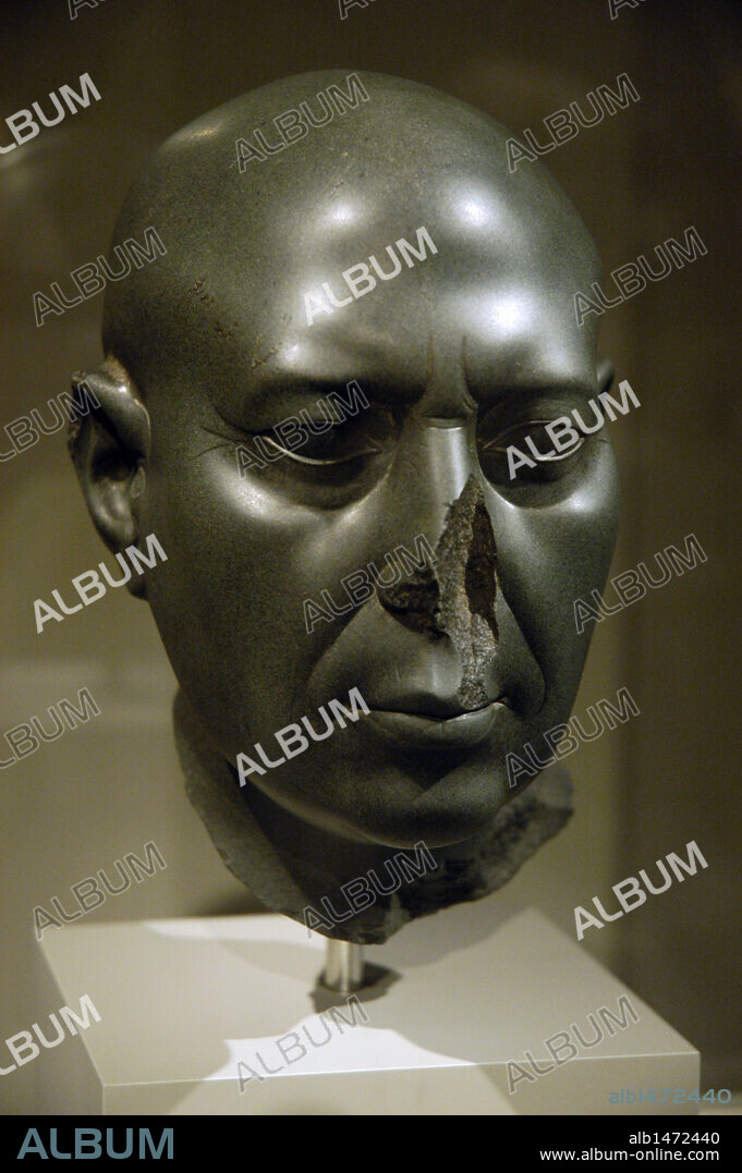 ARTE EGIPCIO. EGIPTO. "CABEZA VERDE DE BERLIN", fechada hacia el 350 aC. Realizada en pizarra. Final de la DINASTIA XXX. PERIODO TARDIO. Museo Egipcio (Altes Museum). BERLIN. Alemania.