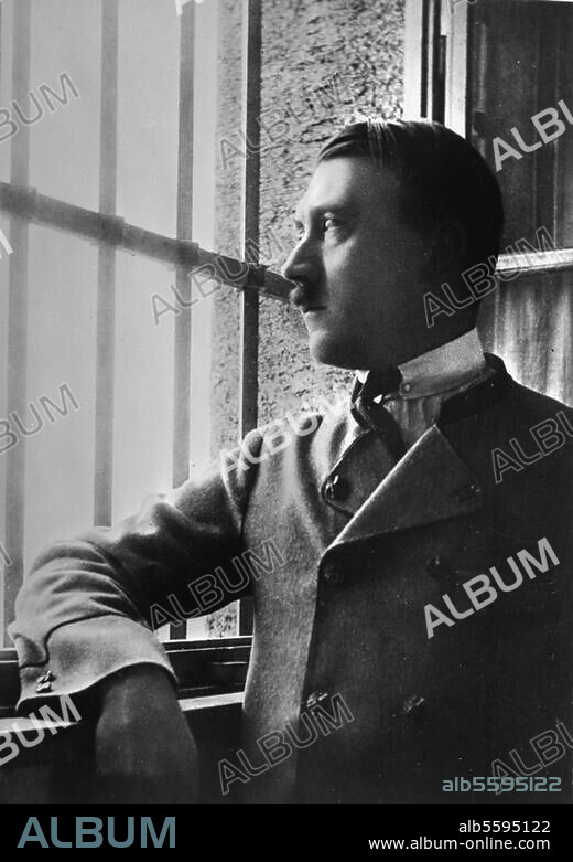 Hitler, Adolf homme politique (NSDAP), 1889-1945. Hitler pendant sa détention à la forteresse de Landsberg, de février à novembre 1924. Photo.