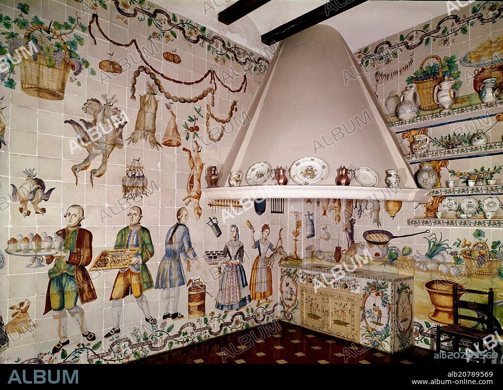 COCINA VALENCIANA CON AZULEJOS DE MANISES - SIGLO XVIII - ARTES APLICADAS.