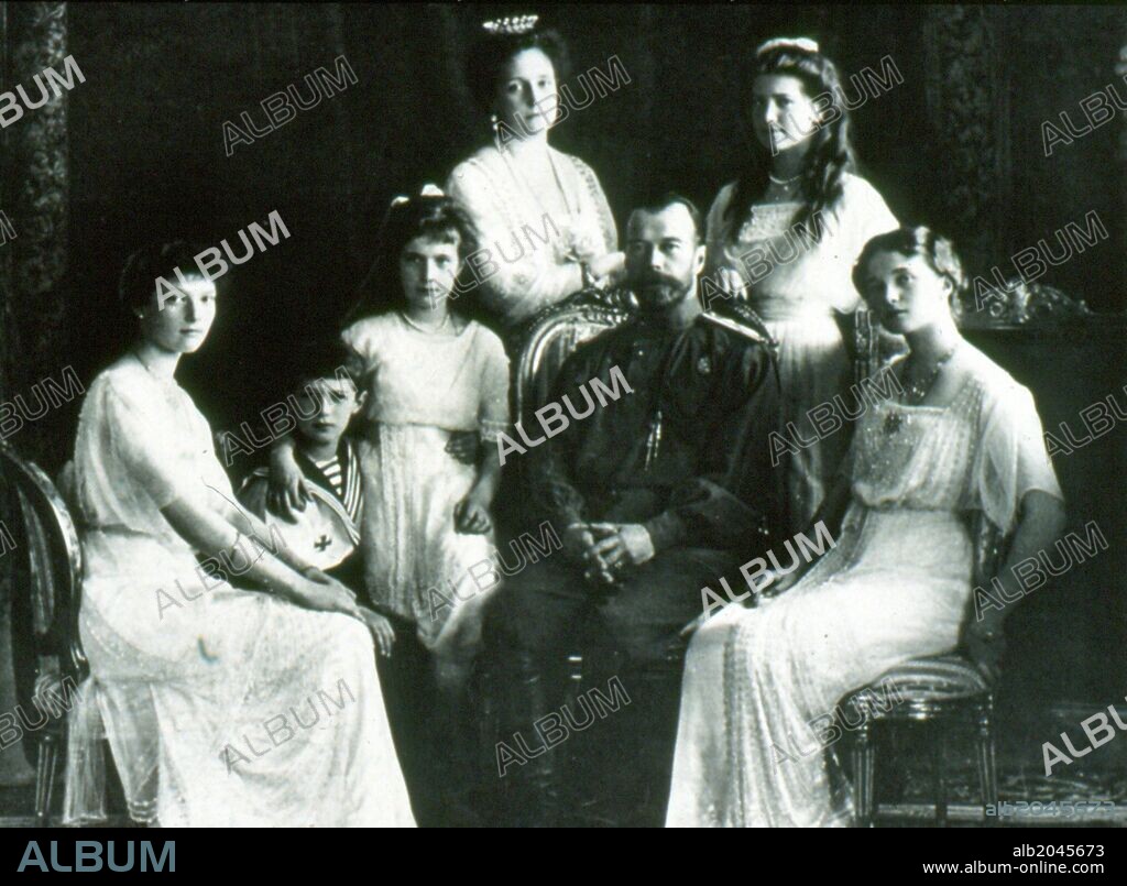 The Romanov Family in year 1913. From right to left:Grand Duchesses Olga, Maria, Tsar Nicholas II, Empress Alexandra, GD Anastasia, Tsarevich Alexei, and GD Tatiana.