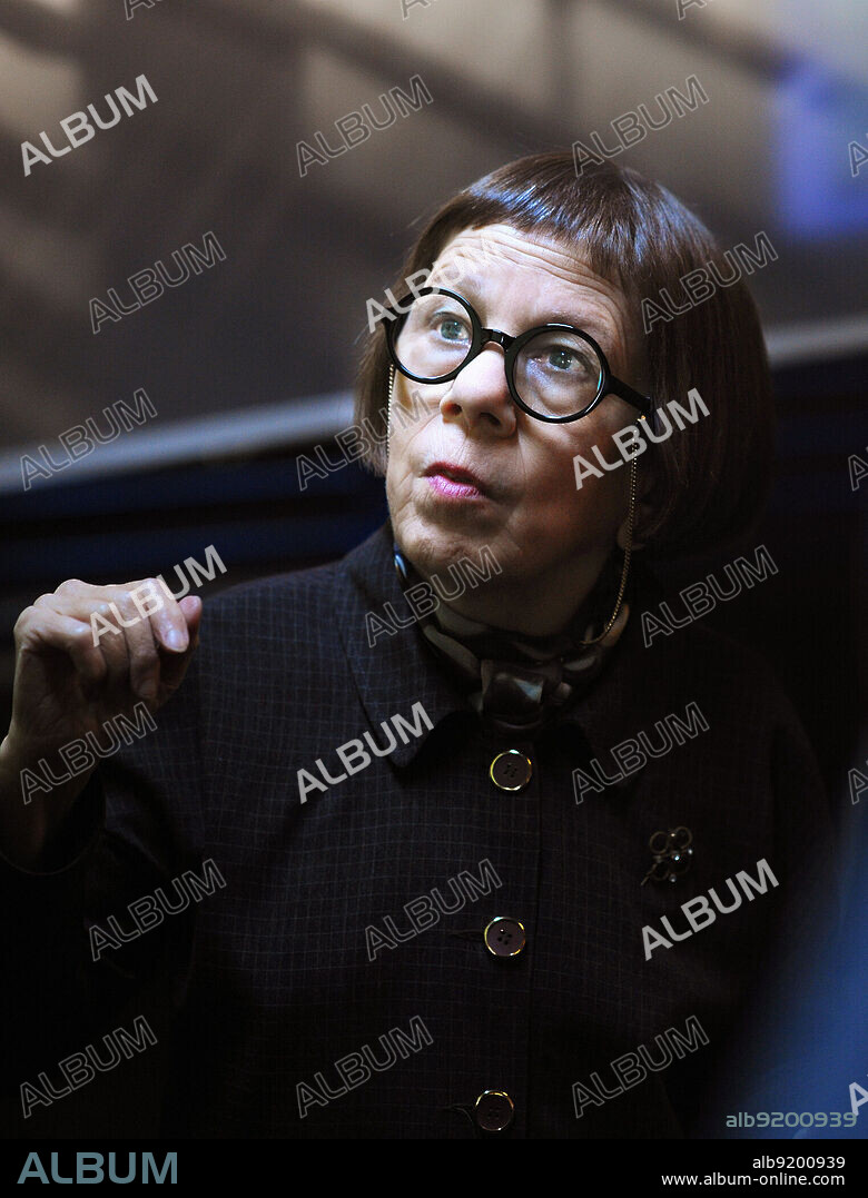 LINDA HUNT in NCIS: LOS ANGELES, 2009, directed by TERRENCE O'HARA. Copyright CBS TELEVISION.