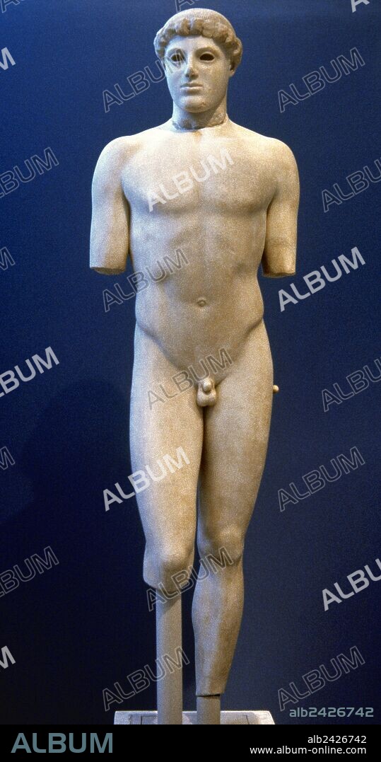 ARTE GRIEGO. GRECIA. EFEBO ATLETA DE KRITIOS. Estatua masculina de mármol, atribuída al escultor KRITIOS, el maestro de Mirón. Fechada hacia el 480 a. C. Museo de la Acrópolis. Atenas.