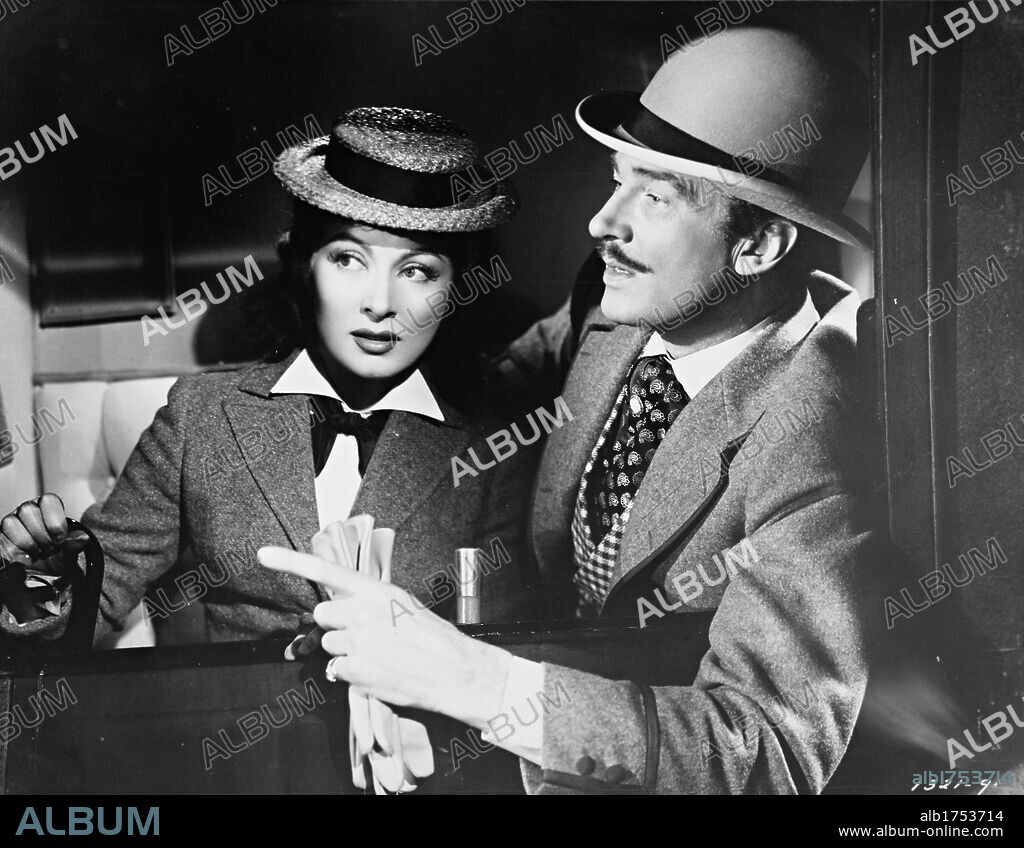GREER GARSON and WALTER PIDGEON in MRS. PARKINGTON, 1944, directed by TAY GARNETT. Copyright M.G.M.