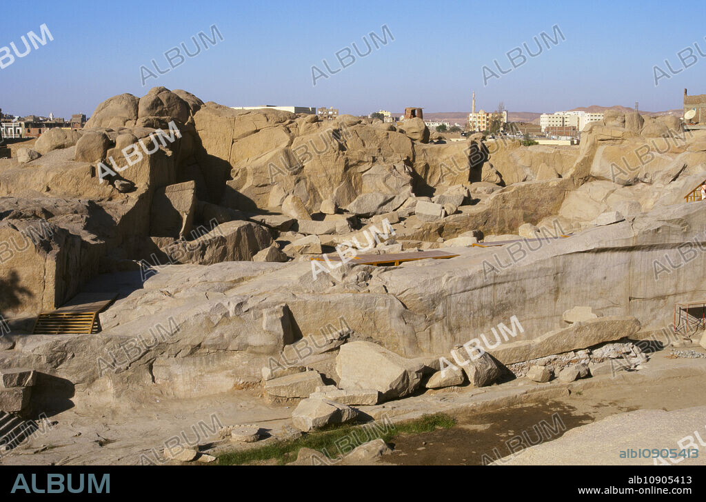Egipto. Asuán. Obelisco inacabado en una cantera de granito rosa.