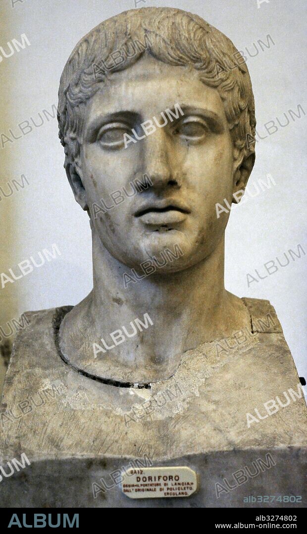 Policleto (h. 480 a. C). Escultor griego activo entre los años 460 y 420 a. C. Doríforo (joven lancero). Año 440 a. C. Copia romana en mármol de la cabeza. Museo Arqueológico Nacional. Nápoles. Italia.