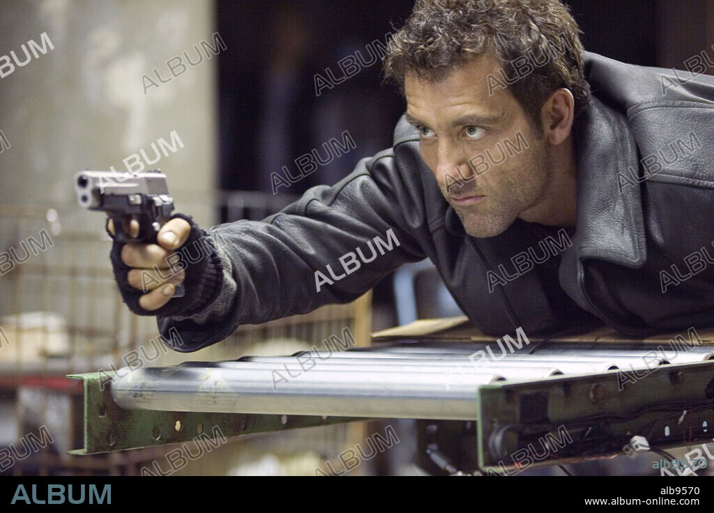CLIVE OWEN en SHOOT' EM UP, 2007, dirigida por MICHAEL DAVIS. Copyright NEW LINE CINEMA/ANGRY FILMS / DITTIGER, JAMES.