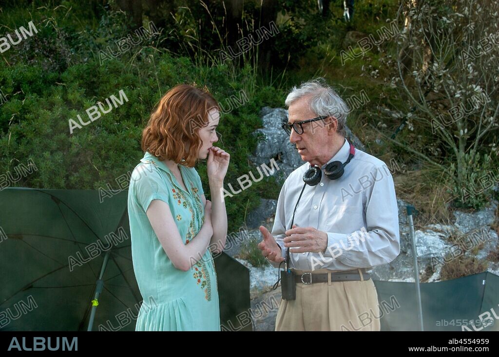EMMA STONE y WOODY ALLEN en MAGIA A LA LUZ DE LA LUNA, 2014 (MAGIC IN THE MOONLIGHT), dirigida por WOODY ALLEN. Copyright PERDIDO PRODUCTIONS.