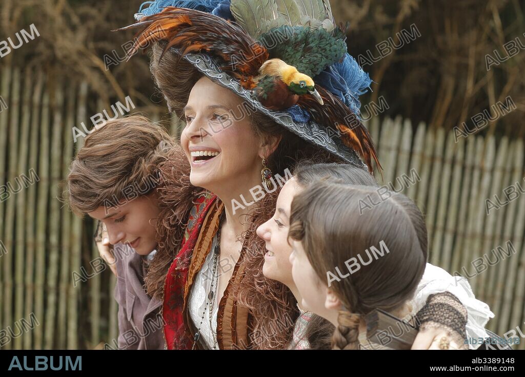 JULIETTE BINOCHE, LAURENA THELLIER and MANON ROYERE in MA LOUTE, 2016, directed by BRUNO DUMONT. Copyright 3B Productions / Arte France Cinéma / Scope Pictures / Twent.
