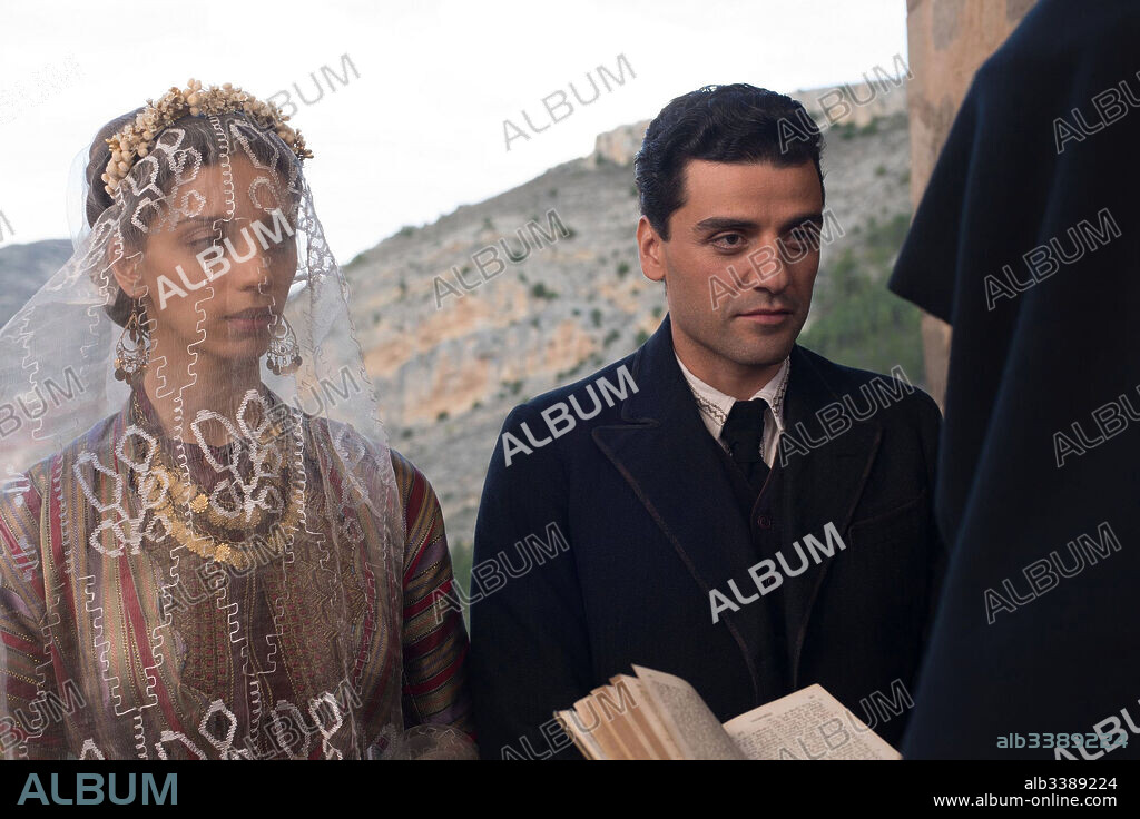 ANGELA SARAFYAN and OSCAR ISAAC in THE PROMISE, 2016, directed by TERRY GEORGE. Copyright Rafael Catering, Babieka, Survival Pictures, Wonderful Films.