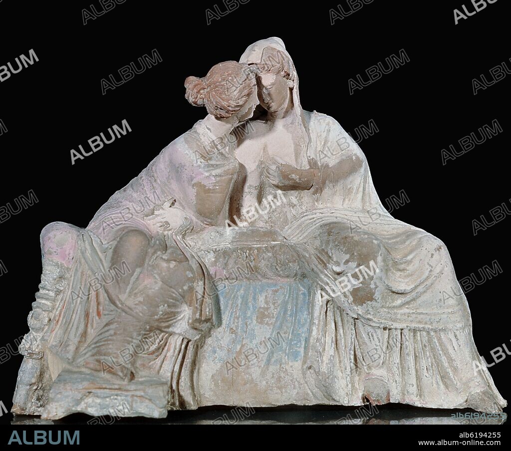 FIGURA DE TANAGRA - MUJERES CONVERSANDO - SIGLO II AC - ESCULTURA HALLADA EN MIRINA.
