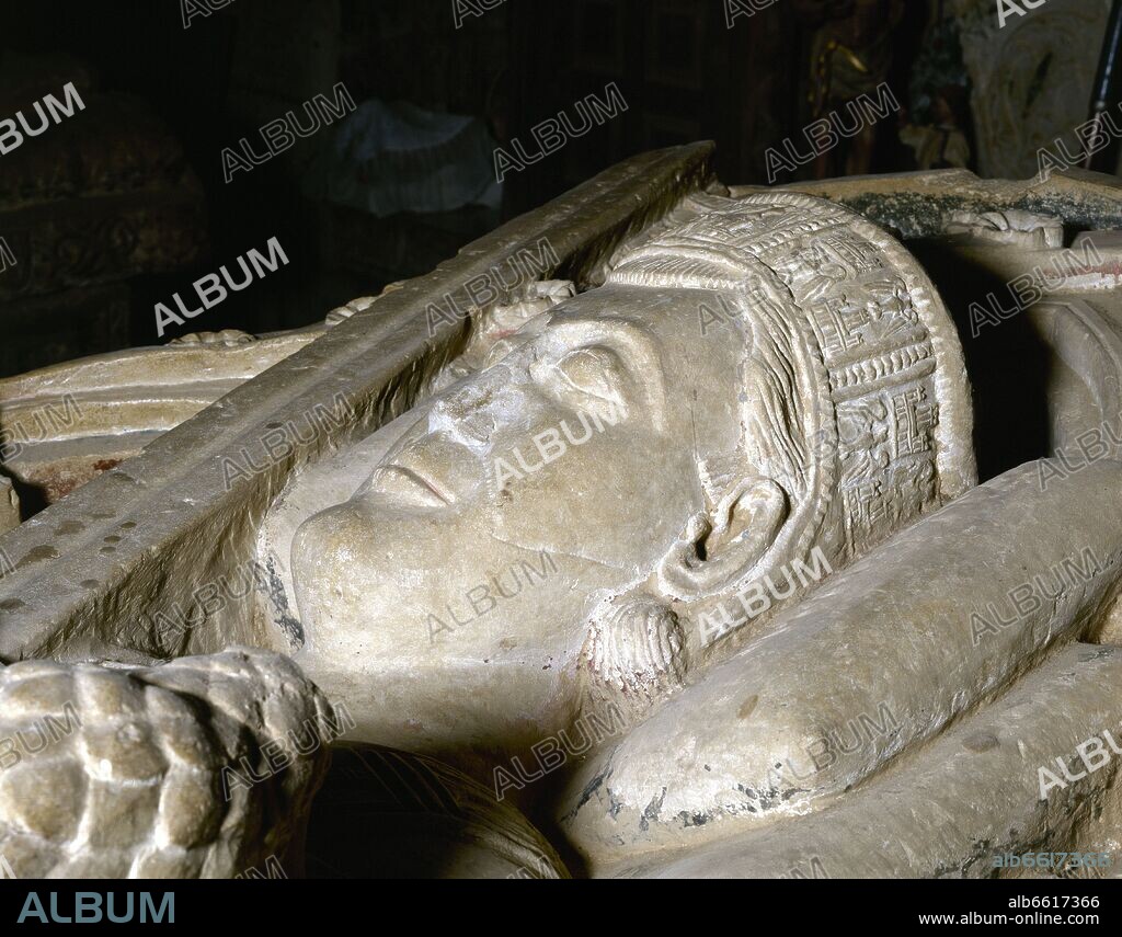 CAPIELLO (TOCADO) DEL SEPULCRO DEL INFANTE DON FELIPE HIJO DE FERNANDO III EL SANTO - S XIII.