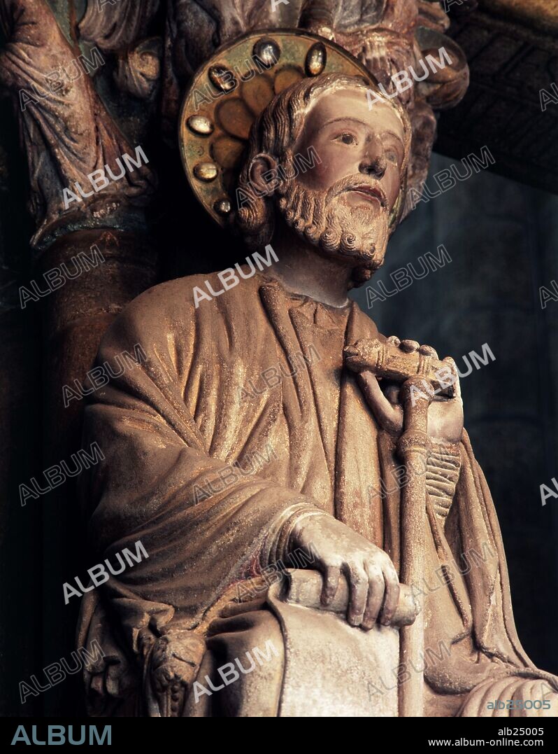 Catedral de Santiago de Compostela, iniciada en el año 1075. La Coruña, Galicia. Pórtico de la Gloria (1168-1188) construido por el maestro Mateo. Detalle del apóstol Santiago.