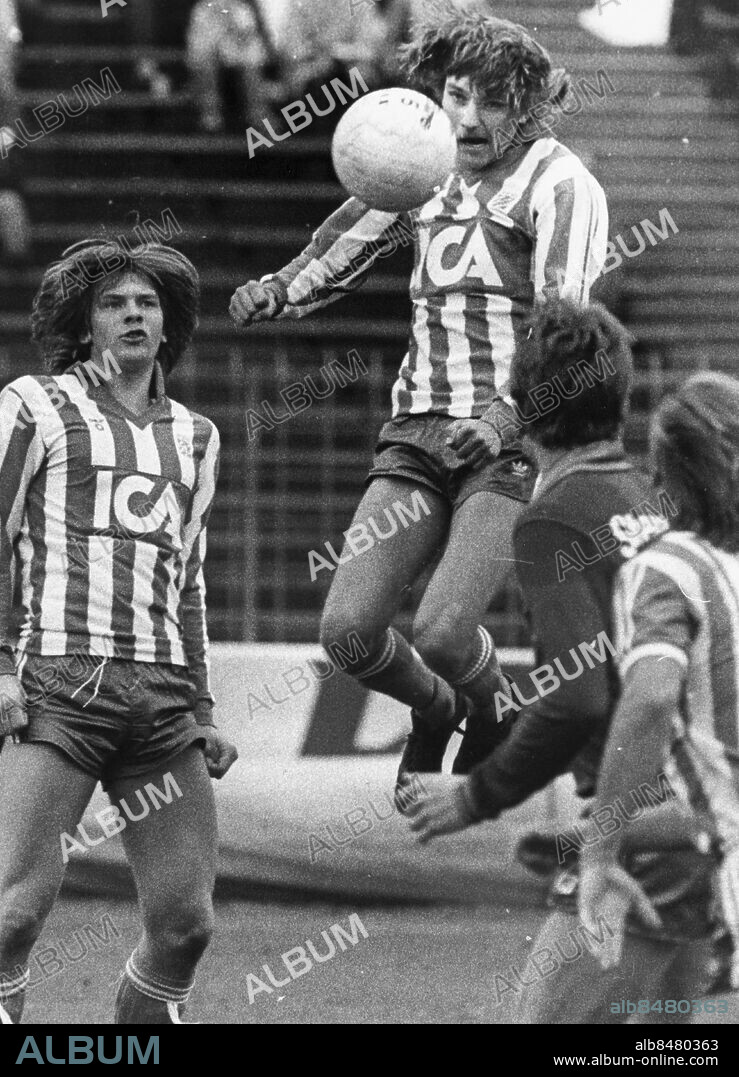 Göteborg 1982-04-12. Ruben är huvudet högre och mer därtill. Ytterbacken Svensson tar förmodligen över Glenn Hyséns mittbacksplats i Uefa-returen. Och blir det inte Ruben, vet vi sen förut att det alltid finns en Glenn att ta till i IFK Göteborg. Till exempel Strömberg (till vänster).. Foto: Tommy Wiberg / Expressen / TT / Kod: 46. ** AFTONBLADET OUT **.