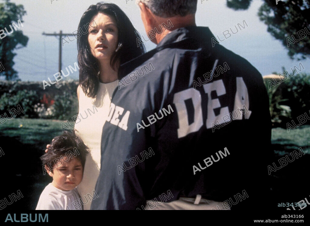 CATHERINE ZETA-JONES in TRAFFIC, 2000, directed by STEVEN SODERBERGH. Copyright INITIAL ENTERTAINMENT GROUP / MARSHAK, BOB.