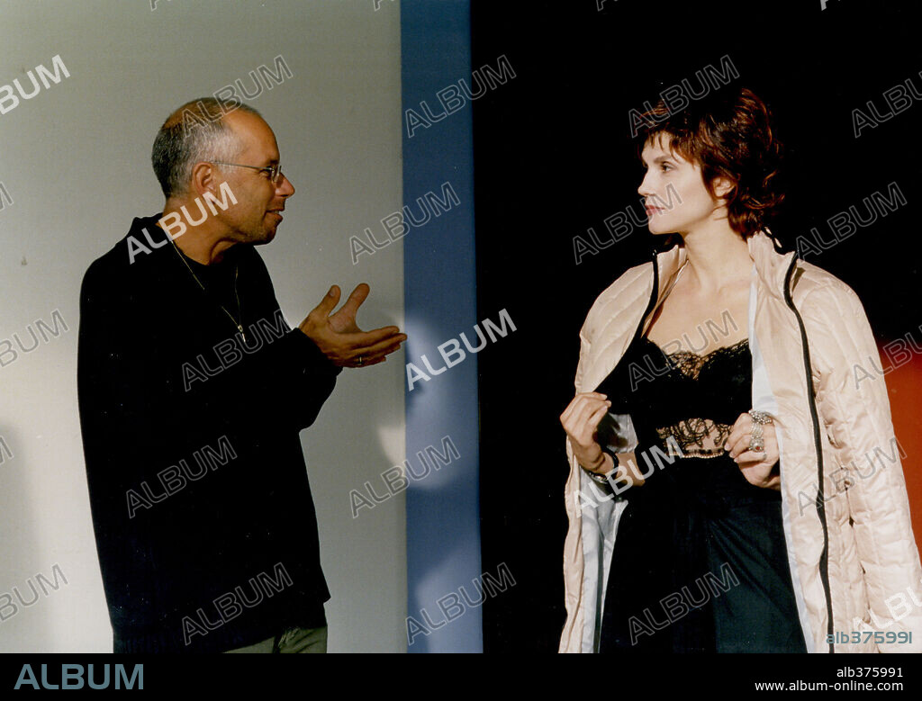 ALESSANDRA MARTINES und GABRIELE SALVATORES in AMNESIA, 2002, unter der Regie von GABRIELE SALVATORES. Copyright COLORADO FILM PRODUCTION/ALQUIMIA CINEMA / ANTONELLO, PHILIPPE.