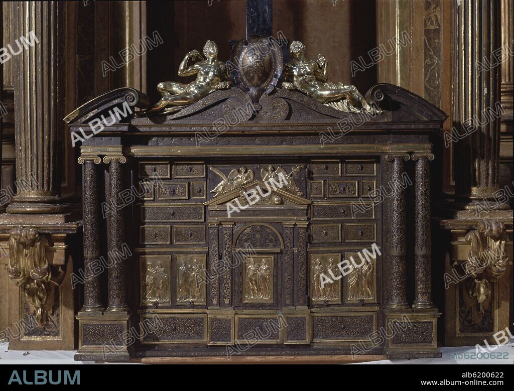 GIAMIN JUAN. ANTIGUO ESCRITORIO DE FELIPE II Y ACTUAL SAGRARIO DEL ALTAR MAYOR DE LA IGLESIA DEL MONASTERIO DE GUADALUPE - 1561.