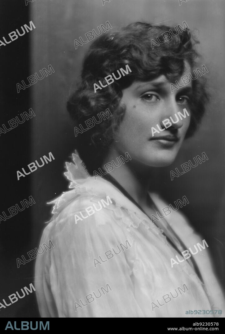 ARNOLD GENTHE. Bouvier, Edith Ewing, Miss (Mrs. J.V. Bonner), portrait photograph, ca. 1913.