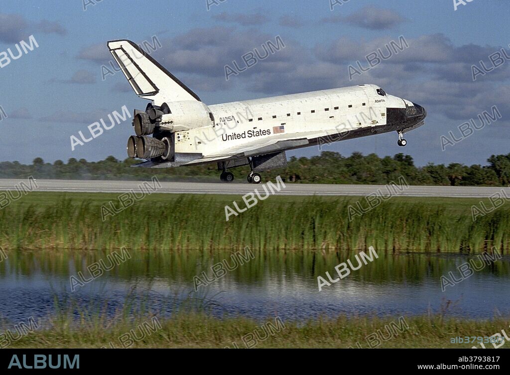 The Space Shuttle orbiter Atlantis touches down on Runway 15 of the Kennedy Space Center Shuttle Landing Facility (SLF) at the conclusion of the nearly 11-day STS-86 mission. Main gear touchdown was at 5:55:09 p.m. EDT, October 6, 1997, with an unofficial mission-elapsed time of 10 days, 19 hours, 20 minutes and 50 seconds.