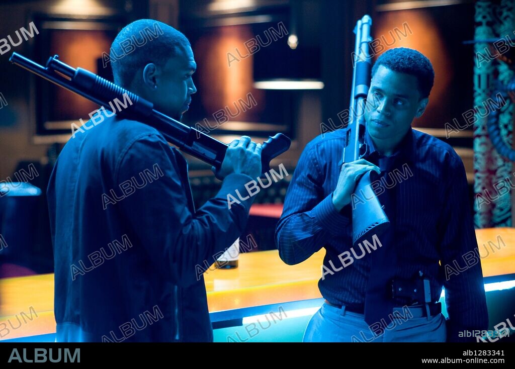 CHRIS BROWN et MICHAEL EALY dans TAKERS, 2010, réalisé par JOHN LUESSENHOP. Copyright SCREEN GEMS/RAINFOREST FILMS/GRAND HUSTLE ENT/OVERBROOK ENT.